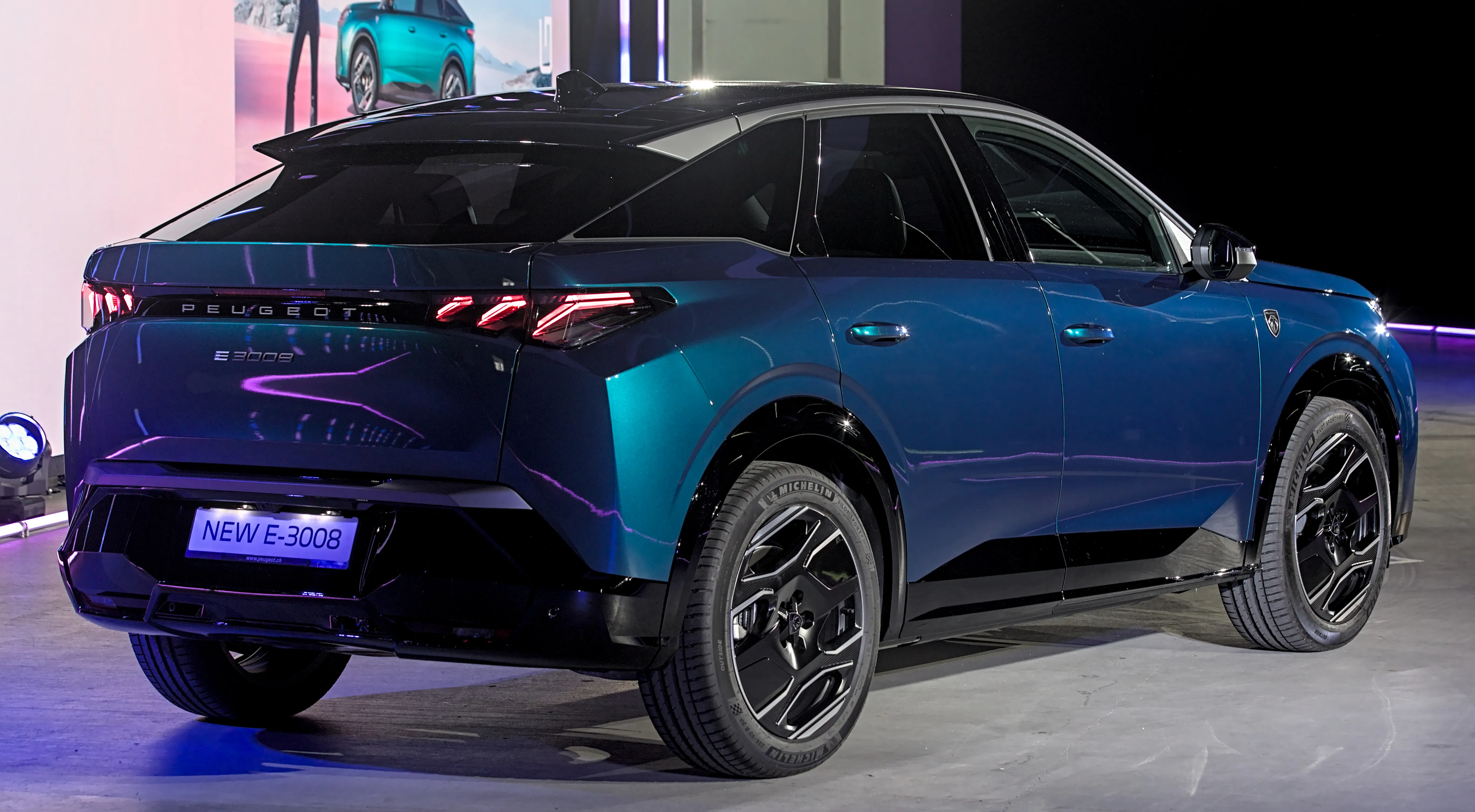 Peugeot e-3008 73 kWh Dual Motor