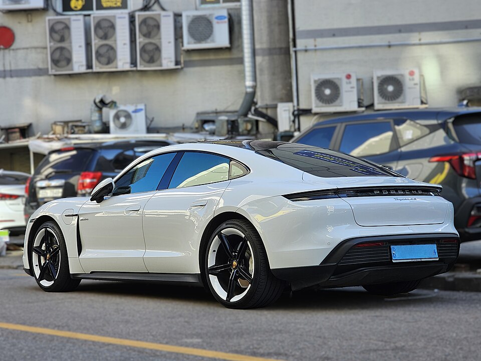 Porsche Taycan Plus