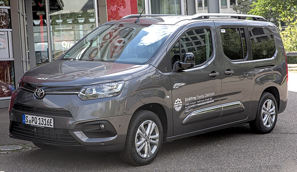 Toyota Proace Shuttle M 50 kWh