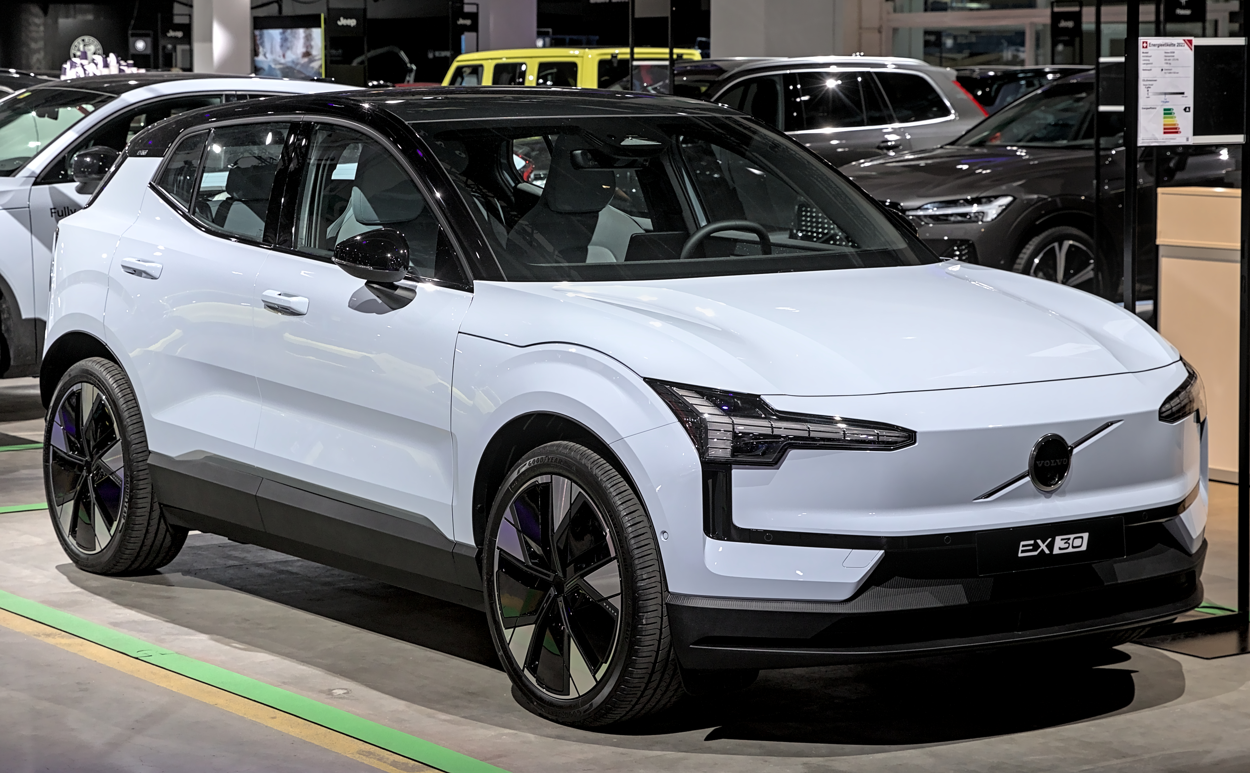 Volvo EX30 Cross Country Long Range