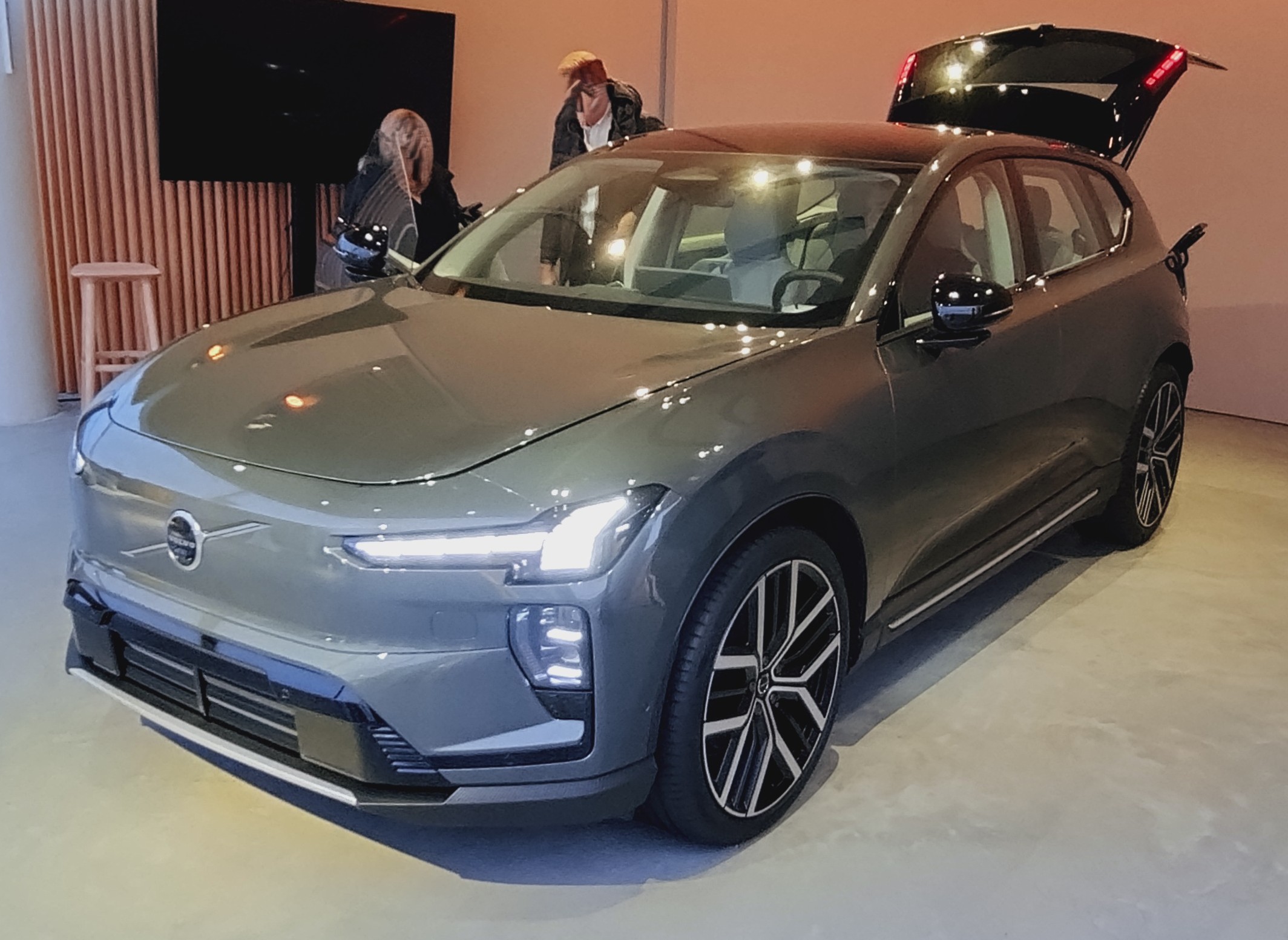 Volvo EX60 P10 AWD